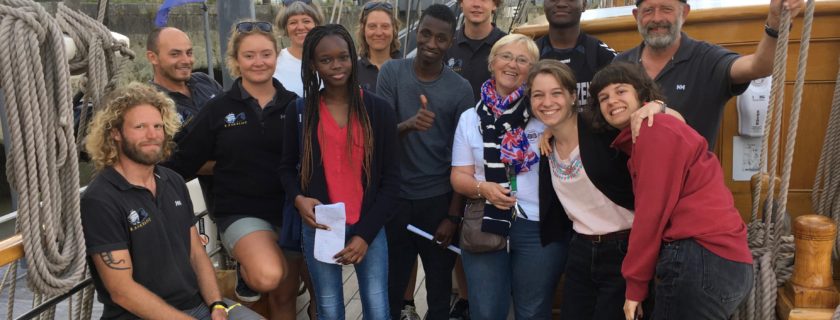18 juin 2018 : Après l’épreuve écrite du Baccalauréat français, les élèves de Première S montent à bord du Kaskelot pour une visite privilège, toute en anglais, du trois-mâts